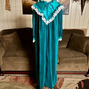 Helen Of Troy • USA • Vintage • Large • Turquoise W/White Lace Suede Robe • New